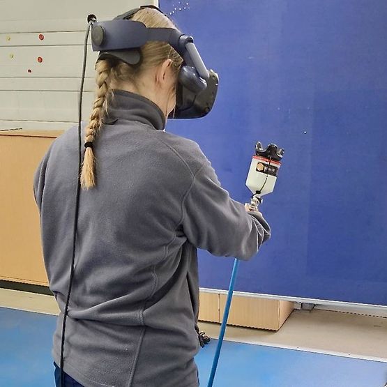 VR-Brille Übung mit einer Person